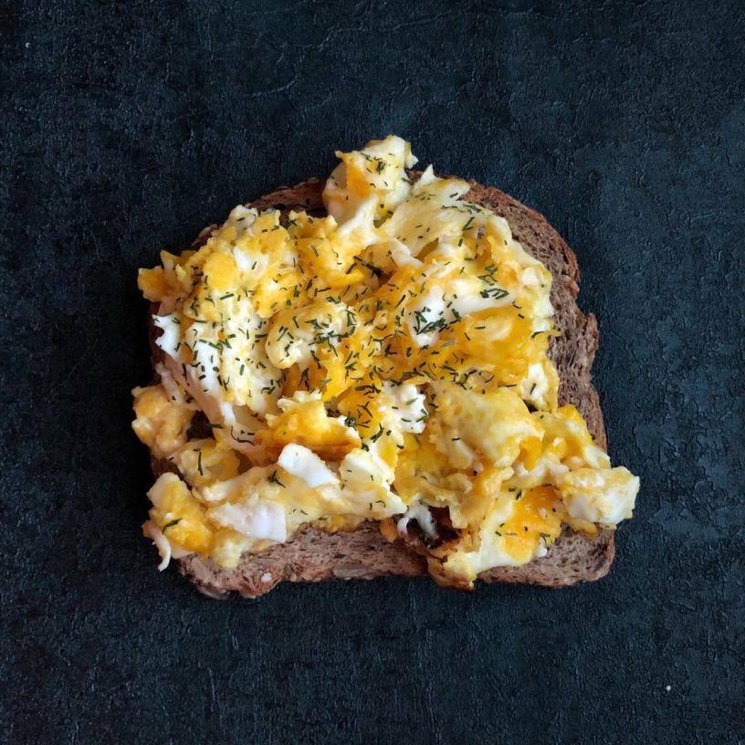 imagen de toast-de-huevo-revuelto /  image
